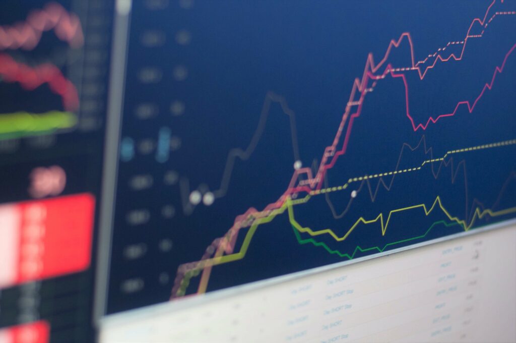 Des courbes de plusieurs couleurs qui varient 